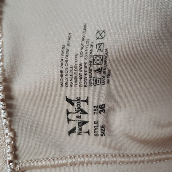 🦋4 for $20, or as marked. VGUC- Naomi and Nicole Shelf Bra Shaper Slip - Picture 5 of 7